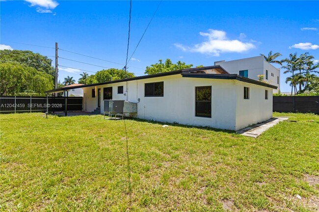 Building Photo - 21330 NE 26th Ave