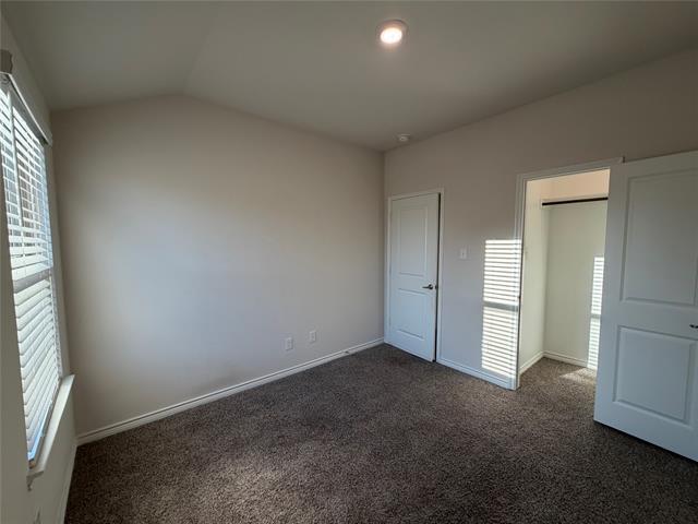 Building Photo - 2025 Buffalo Hill Dr