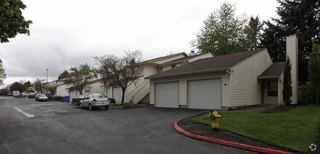 Primary Photo - Ironwood Luxury Apts