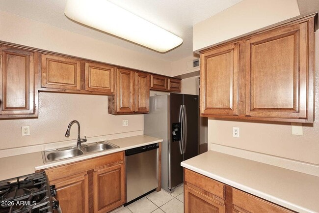Building Photo - 303 N Miller Rd
