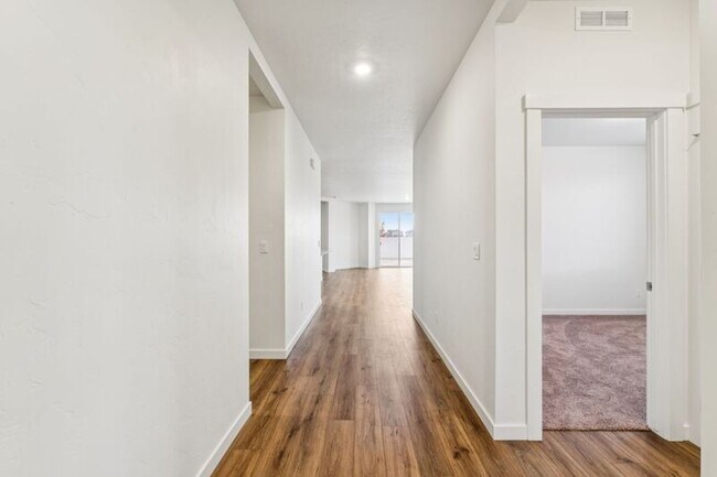 Building Photo - 7877 E Beaufort St