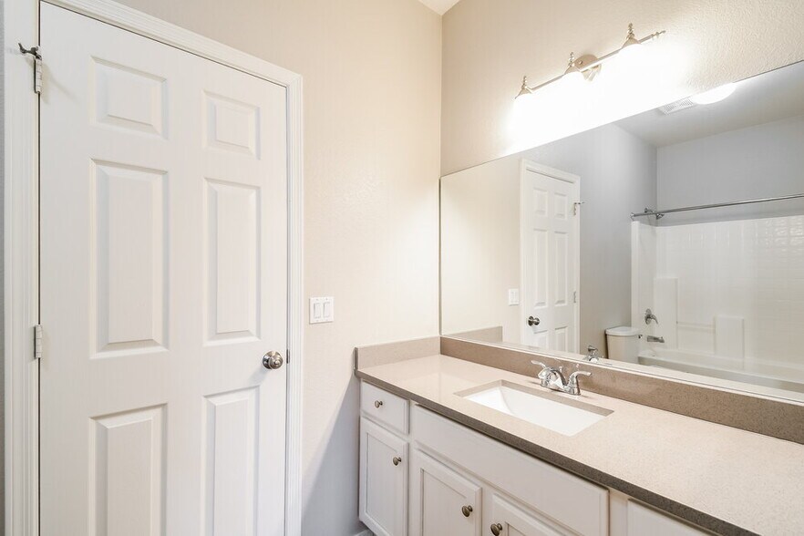 Building Photo - 7014 E Kiva Ave