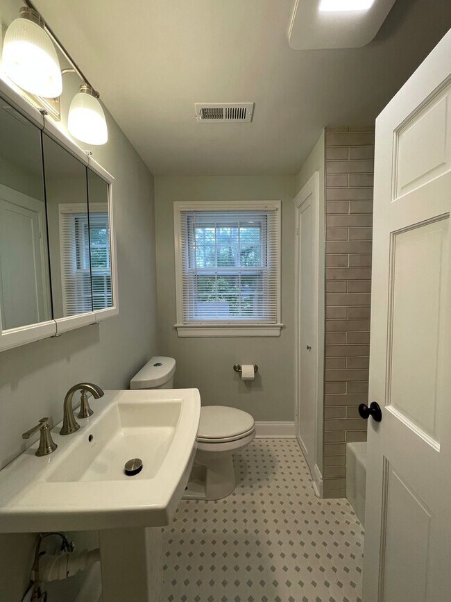 Building Photo - Everything you’ve been dreaming of is here. Lease today!