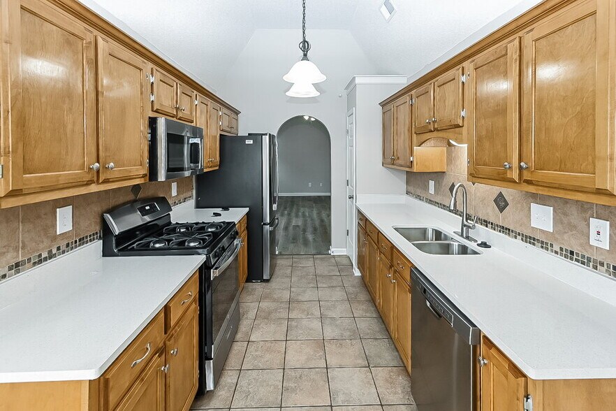 Building Photo - 8752 Cat Tail Dr