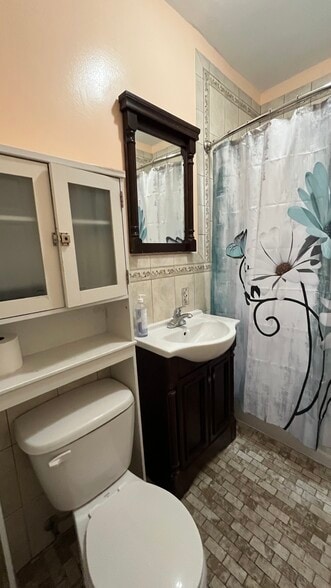 Bathroom - 148 37th St