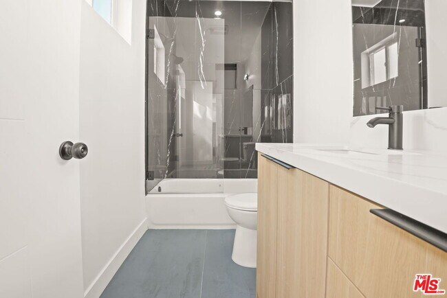 Building Photo - 1709 Burnside Ave