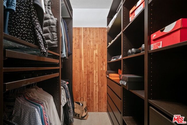 Building Photo - 1131 Alta Loma Rd