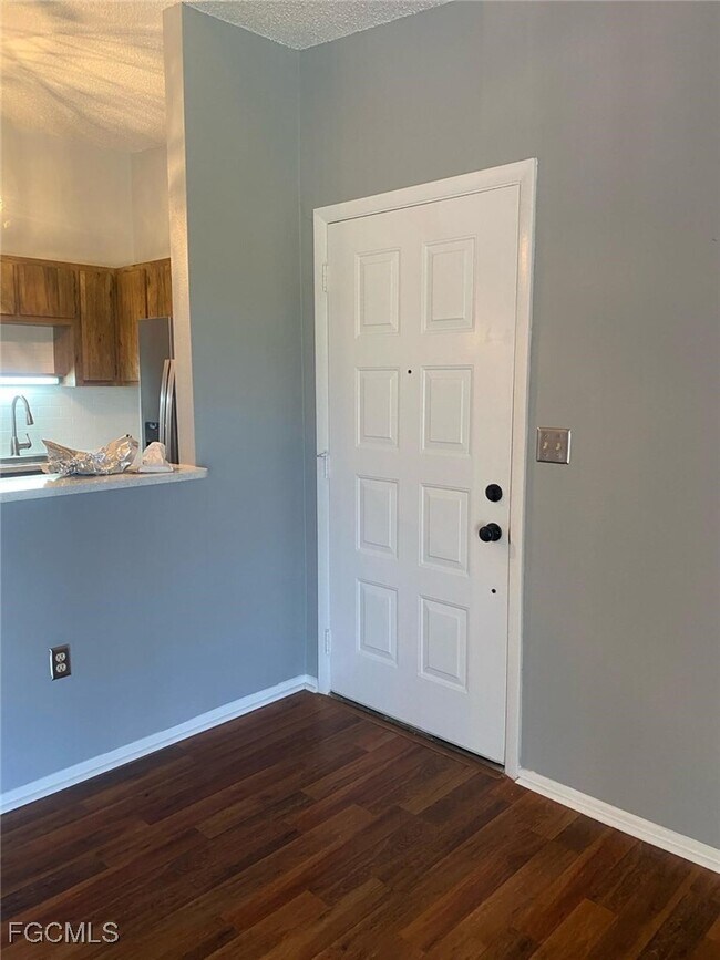 Building Photo - 5713 Foxlake Dr