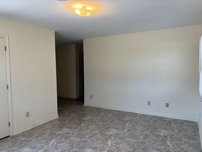 Building Photo - 501B  Live Oak Street  Beaufort, NC 28516