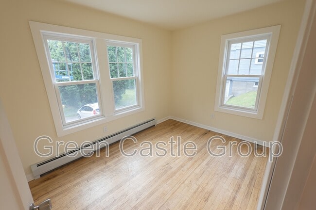 Building Photo - 146 East Ave