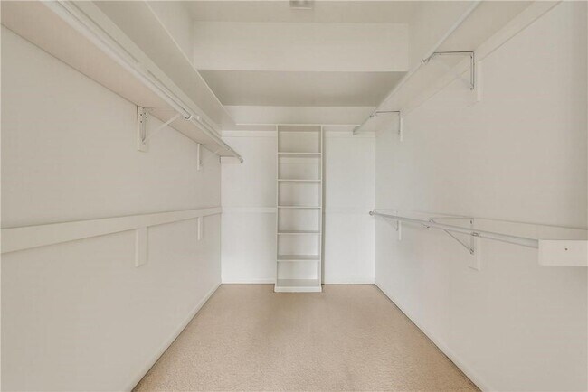 Building Photo - 2885 Woodside St