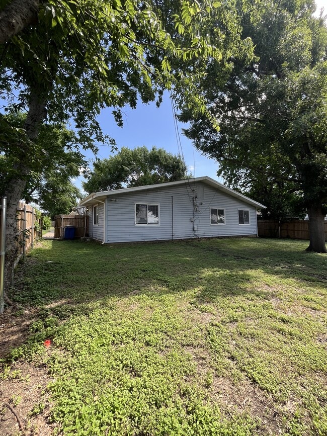 Building Photo - 8328 Campanella Dr