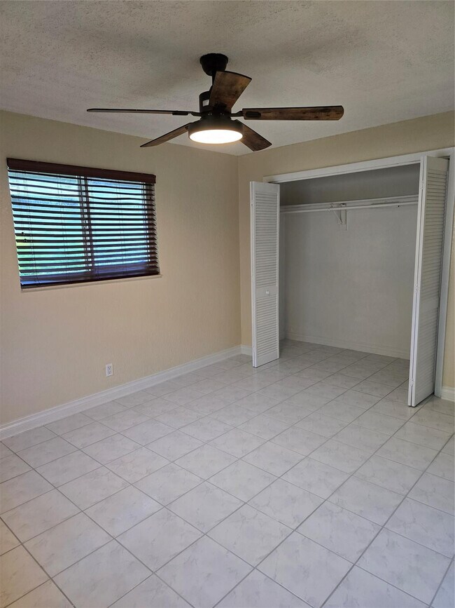 Building Photo - 1749 NW 6th Ave