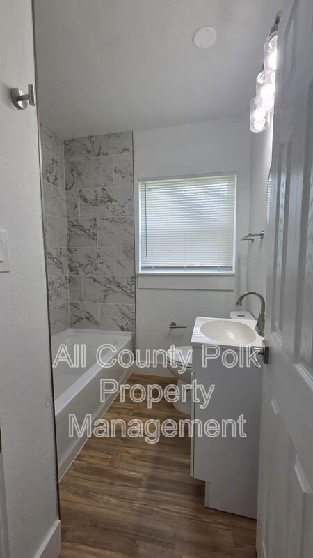 Building Photo - 2704 Homer Cir