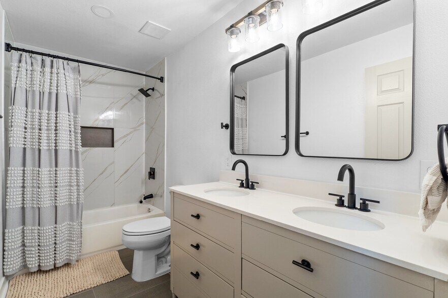 Building Photo - 5515 Cannonway Dr