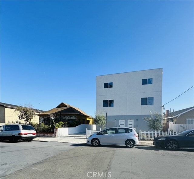 Building Photo - 1002 E 33rd St