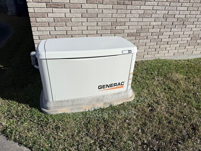 Building Photo - 2528 St Joseph St