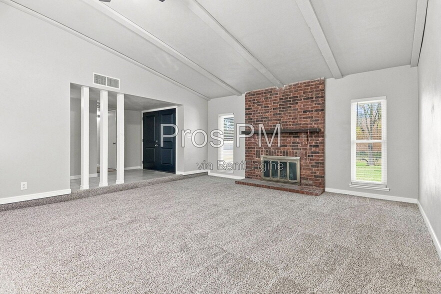 Building Photo - 5281 Reed Dr