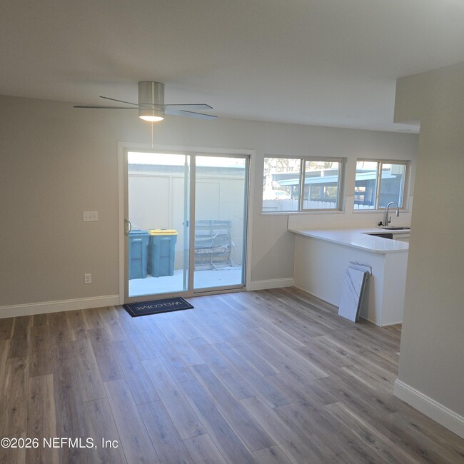 Building Photo - 8205 Kensington Square