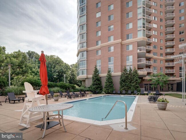 Building Photo - 3101 N Hampton Dr
