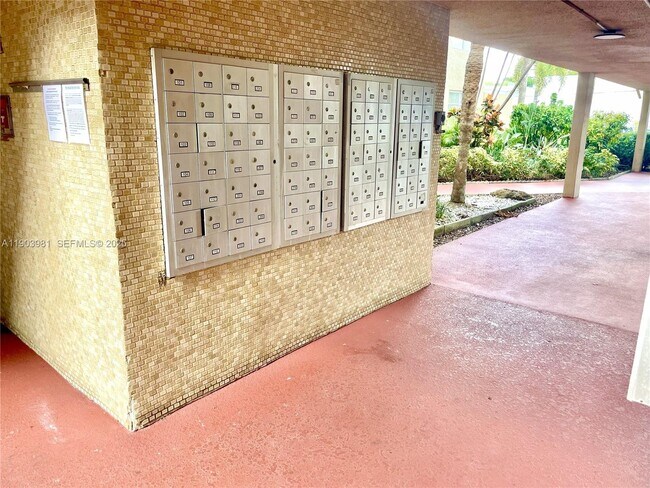 Building Photo - 403 NW 68th Ave