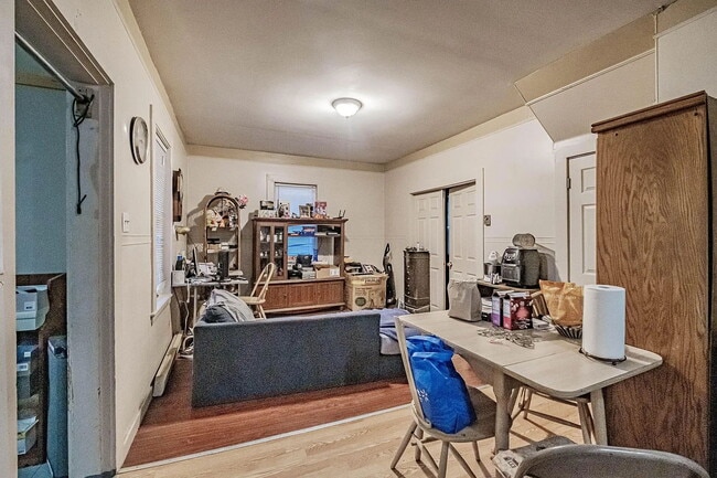 Building Photo - Charming 1–2 Bedroom Apartment – Heated Floors & In-Unit Laundry | Westbrook