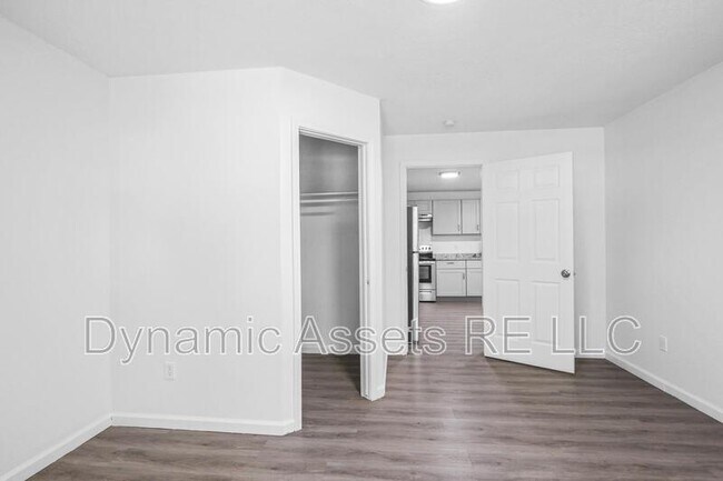 Building Photo - 208 E Park St