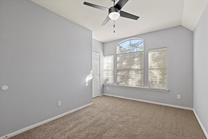 Building Photo - 892 Brentwood Dr