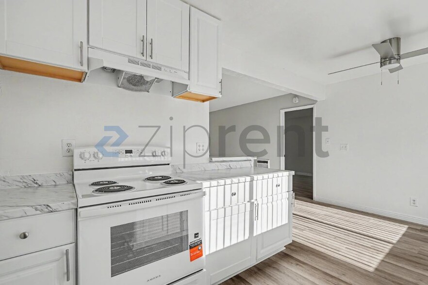 Building Photo - Unit 17