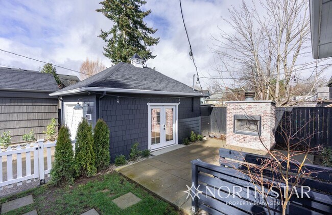 Building Photo - Coming Soon!  Remodeled Sellwood Bungalow