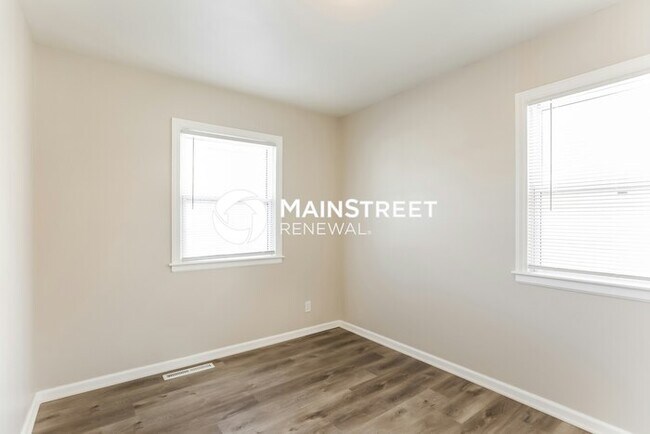 Building Photo - 3 Bedroom Pet-Friendly Home in INDEPENDENCE, MO with Main Street Renewal