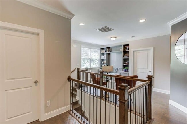 Building Photo - 1450 Edgebrook Ct NE