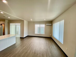 Building Photo - 907 Greenfield Dr