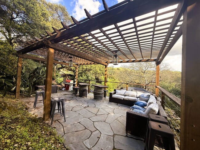 Building Photo - 17353 Park Ave