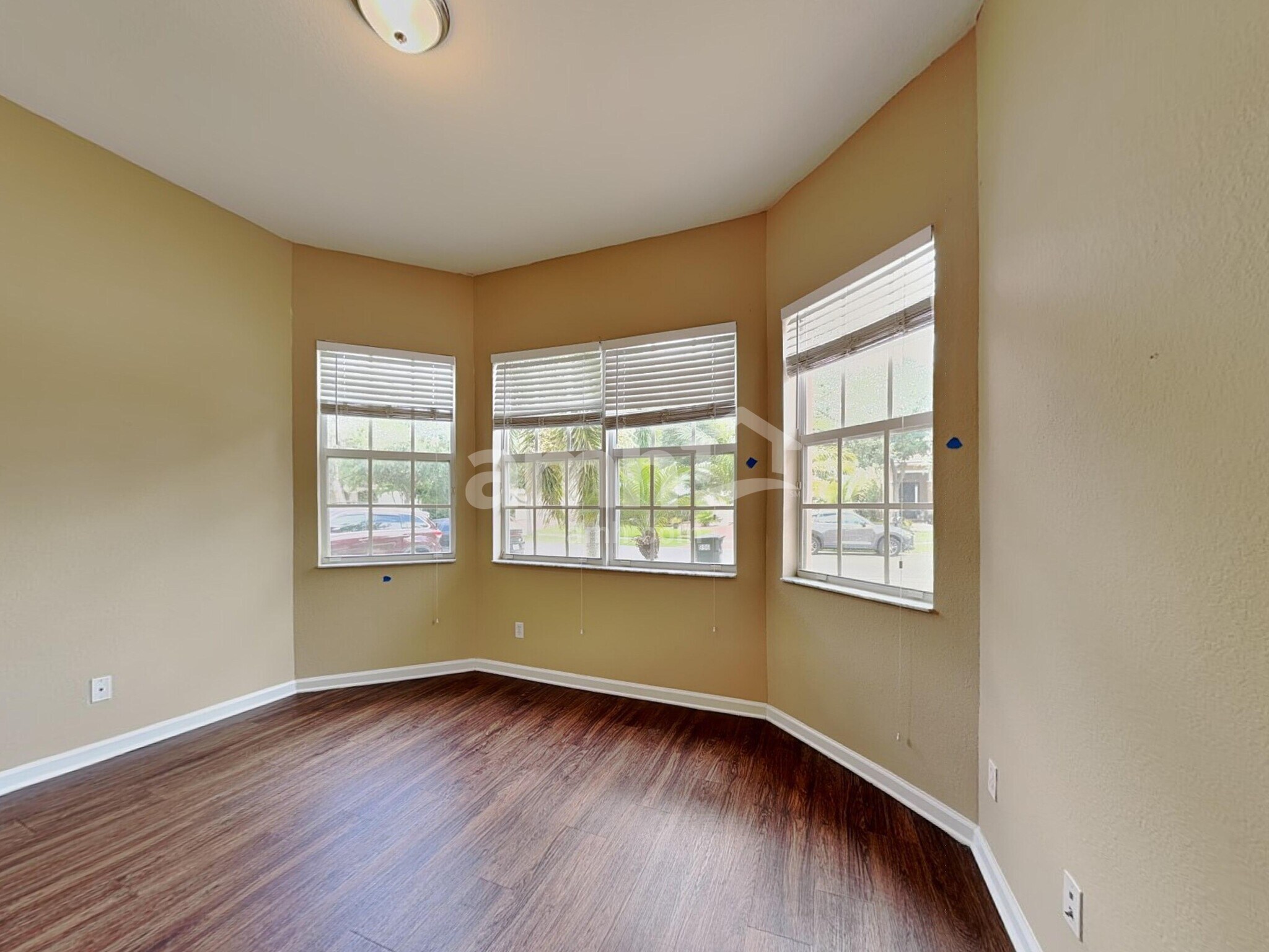 Building Photo - 996 NW Leonardo Cir