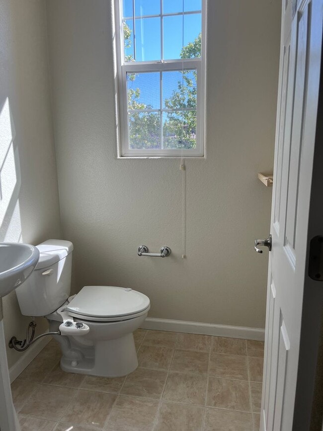 Building Photo - $3990 / GORGEOUS 3 BEDROOM HOME IN ARDENWO...