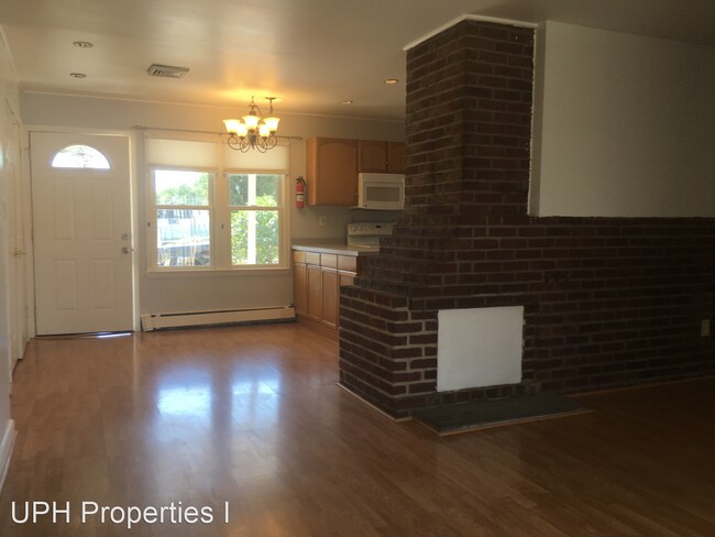 Building Photo - 3 br, 1 bath House - 84 Black Pine