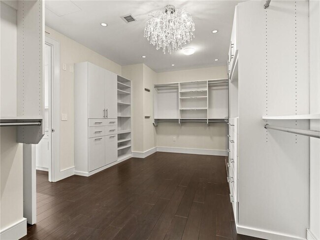 Building Photo - 3376 Peachtree Rd NE