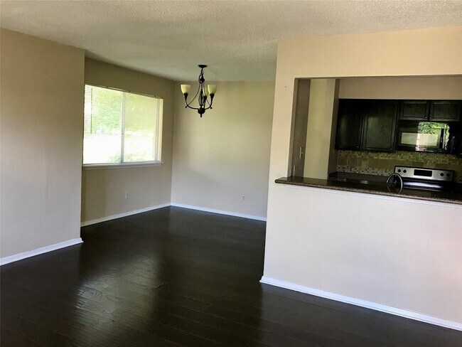 Building Photo - 12029 Greenwood Forest Dr