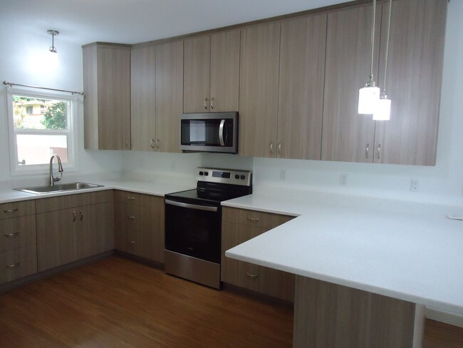 Building Photo - Remodeled 3 bedroom, 2 Bath Home in Pauoa ...