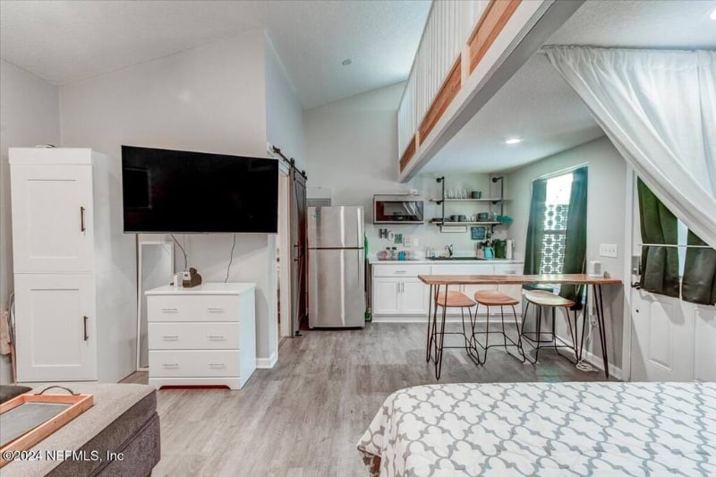 Building Photo - 4428 Melrose Ave