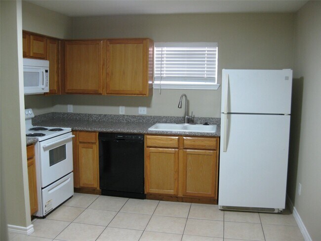 Building Photo - 3010 Oakdale St