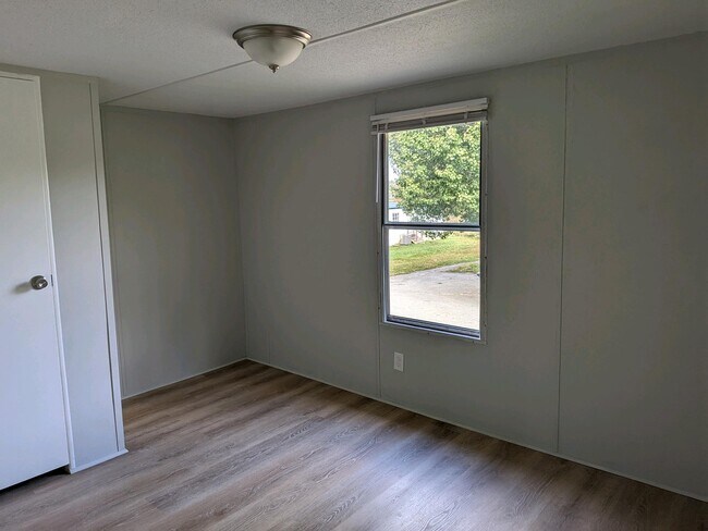 Building Photo - 51 Cushion Pl