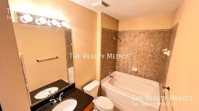 Building Photo - 3732 Avalon Park E Blvd