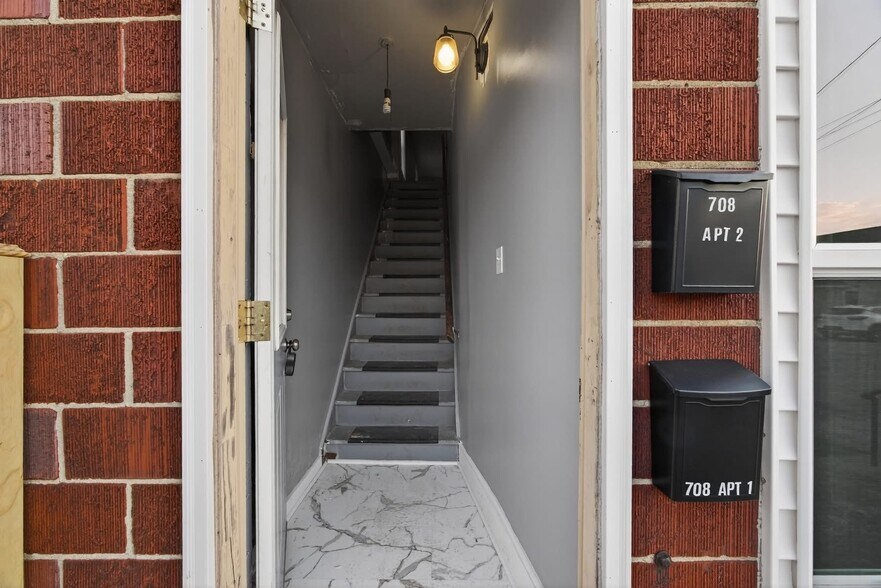 Building Photo - 708 15th St