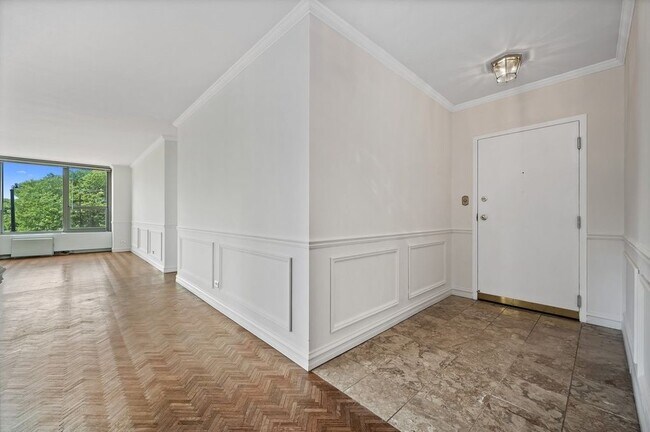 Building Photo - 1550 N Lake Shore Dr