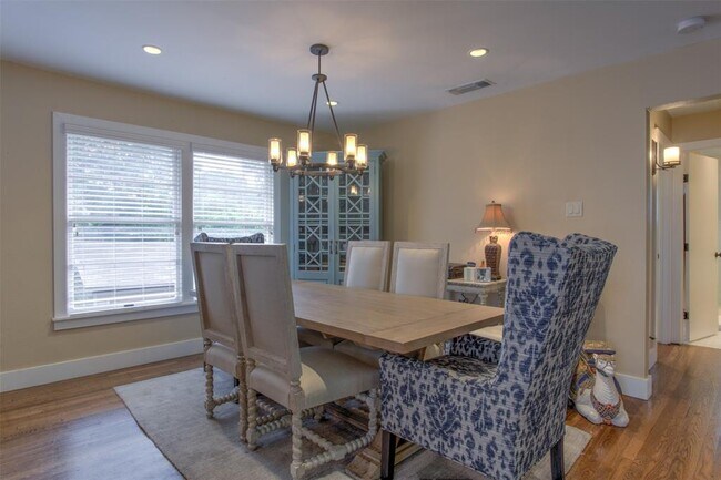 Building Photo - 2105 Rockridge Terrace