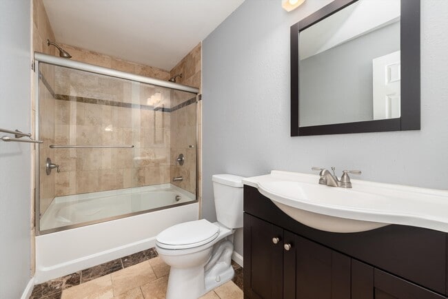 Building Photo - 5025 E Weaver Ave