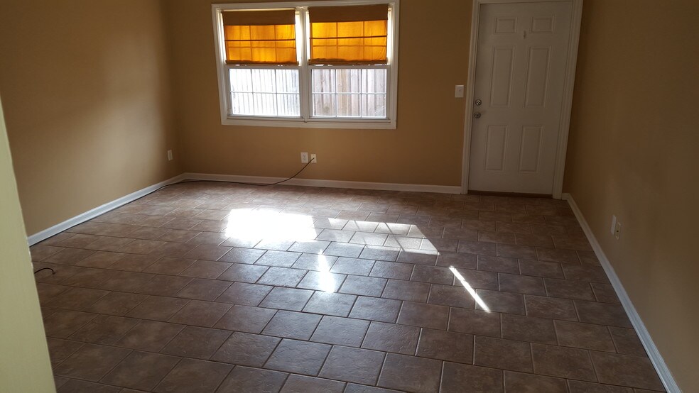 Building Photo - 3000 Golden Rd