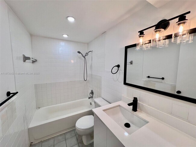 Building Photo - 805 SW 30th St